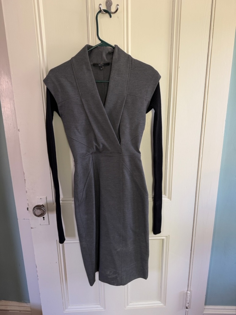 Gucci Gray Dress with Black Long Sleeves - Picture 6 of 10